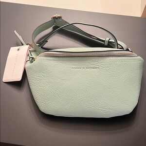 NWT Poppy & Peonies Mint Sidekick (limited edition)